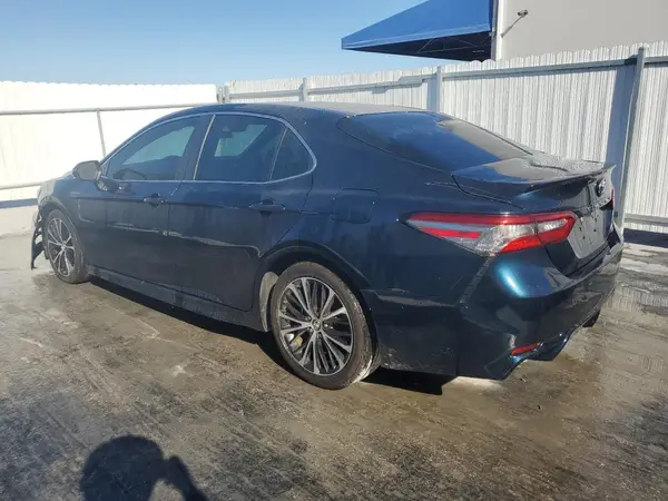 4T1B11HKXJU611208 2018 TOYOTA CAMRY - Image 2