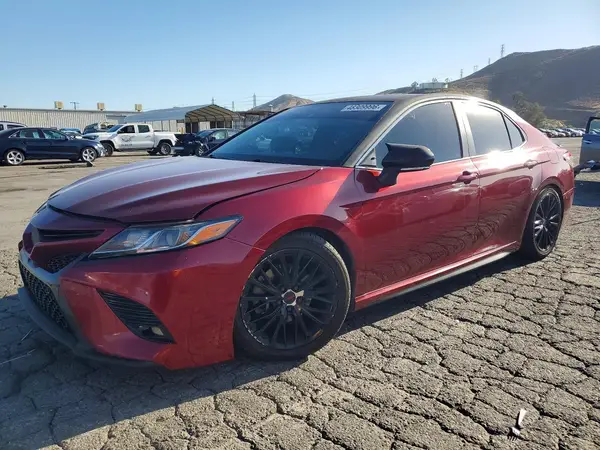 4T1B11HKXJU611631 2018 TOYOTA CAMRY - Image 1