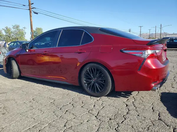 4T1B11HKXJU611631 2018 TOYOTA CAMRY - Image 2