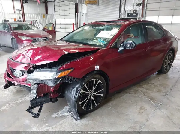 4T1B11HKXJU611693 2018 TOYOTA CAMRY - Image 2