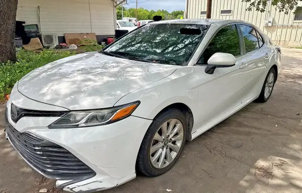 4T1B11HKXJU612200 2018 TOYOTA CAMRY - Image 2