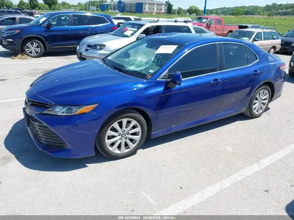 4T1B11HKXJU612536 2018 TOYOTA CAMRY - Image 2