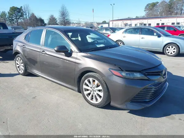4T1B11HKXJU613279 2018 TOYOTA CAMRY - Image 1
