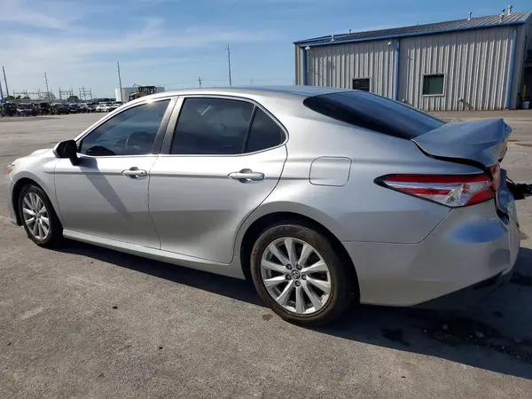 4T1B11HKXJU613878 2018 TOYOTA CAMRY - Image 2