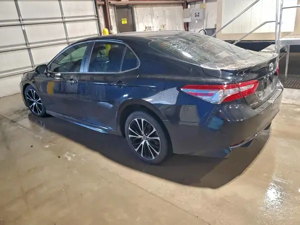 4T1B11HKXJU614318 2018 TOYOTA CAMRY - Image 2
