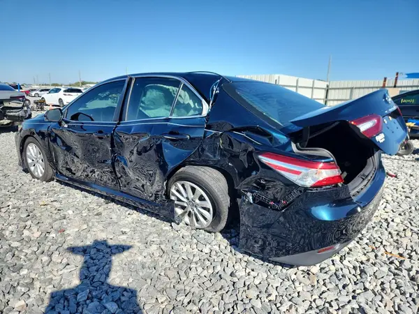 4T1B11HKXJU614965 2018 TOYOTA CAMRY - Image 2