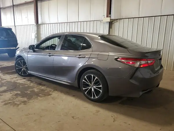 4T1B11HKXJU615047 2018 TOYOTA CAMRY - Image 2