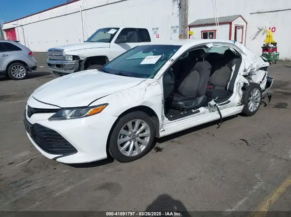 4T1B11HKXJU615467 2018 TOYOTA CAMRY - Image 2