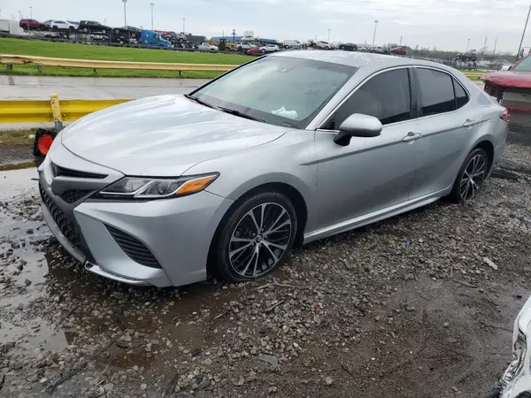 4T1B11HKXJU617221 2018 TOYOTA CAMRY - Image 1