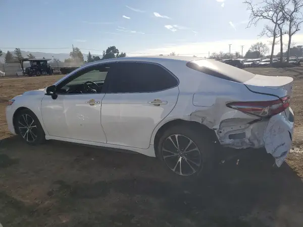 4T1B11HKXJU618711 2018 TOYOTA CAMRY - Image 2