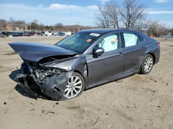 4T1B11HKXJU618921 2018 TOYOTA CAMRY - Image 1