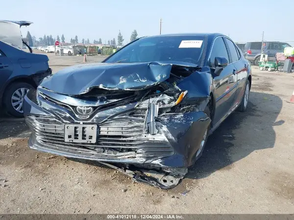 4T1B11HKXJU620801 2018 TOYOTA CAMRY - Image 2
