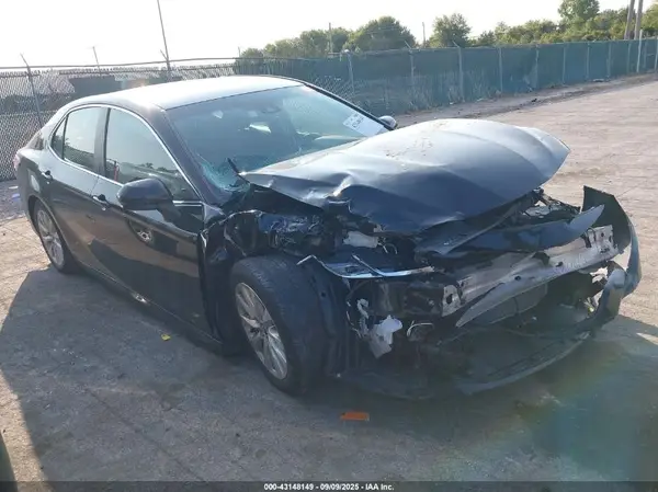 4T1B11HKXJU621124 2018 TOYOTA CAMRY - Image 1