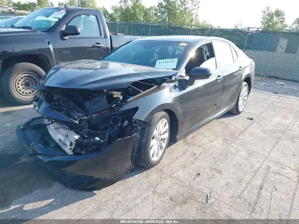 4T1B11HKXJU621124 2018 TOYOTA CAMRY - Image 2