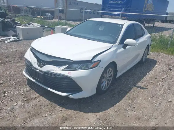 4T1B11HKXJU621527 2018 TOYOTA CAMRY - Image 2