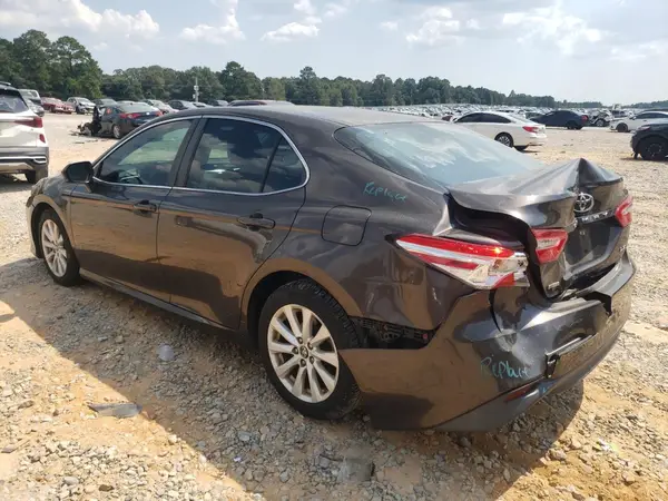 4T1B11HKXJU621561 2018 TOYOTA CAMRY - Image 2