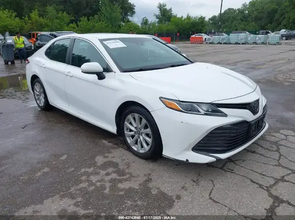 4T1B11HKXJU622130 2018 TOYOTA CAMRY - Image 1