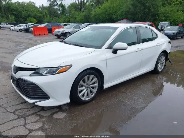 4T1B11HKXJU622130 2018 TOYOTA CAMRY - Image 2