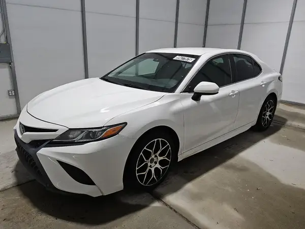 4T1B11HKXJU622516 2018 TOYOTA CAMRY - Image 1
