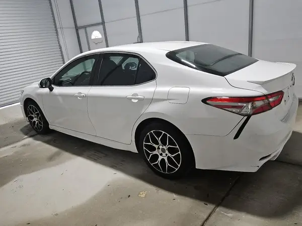 4T1B11HKXJU622516 2018 TOYOTA CAMRY - Image 2