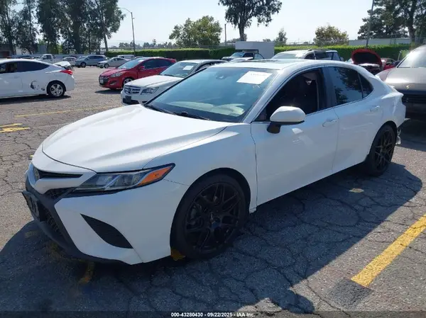 4T1B11HKXJU622760 2018 TOYOTA CAMRY - Image 2