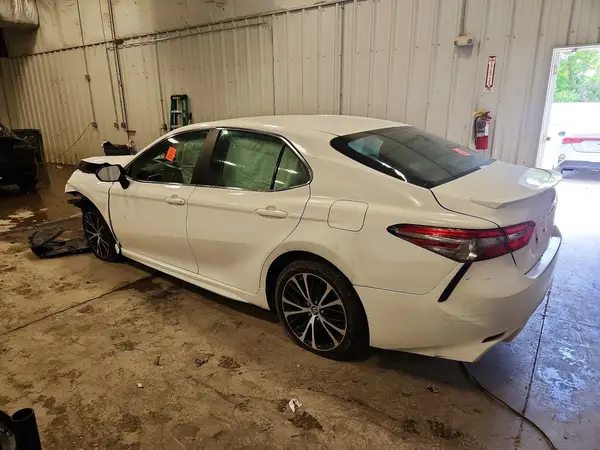 4T1B11HKXJU628395 2018 TOYOTA CAMRY - Image 2
