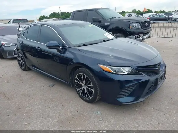 4T1B11HKXJU629045 2018 TOYOTA CAMRY - Image 1