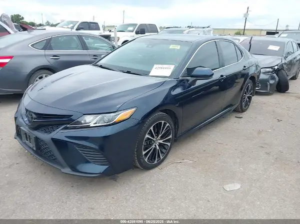 4T1B11HKXJU629045 2018 TOYOTA CAMRY - Image 2