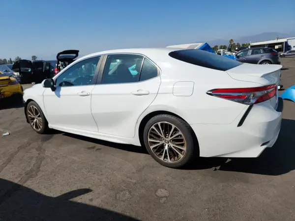4T1B11HKXJU631880 2018 TOYOTA CAMRY - Image 2