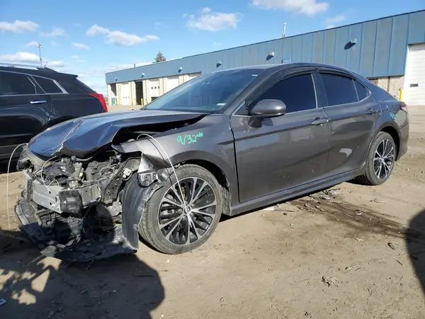 4T1B11HKXJU634617 2018 TOYOTA CAMRY - Image 1