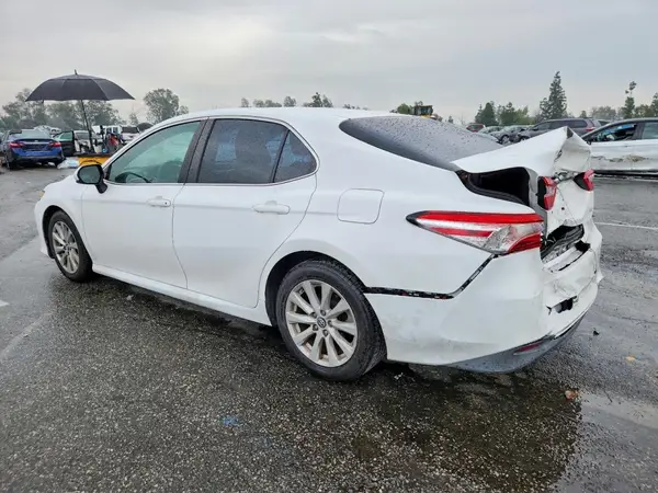 4T1B11HKXJU635976 2018 TOYOTA CAMRY - Image 2