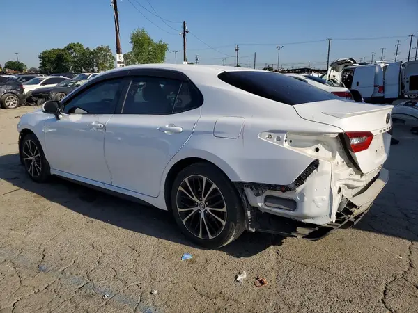 4T1B11HKXJU638957 2018 TOYOTA CAMRY - Image 2