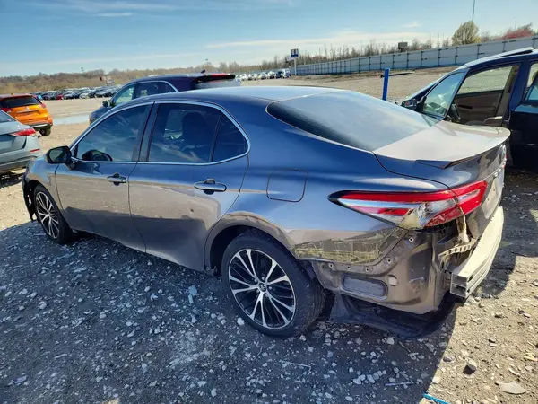 4T1B11HKXJU638960 2018 TOYOTA CAMRY - Image 2