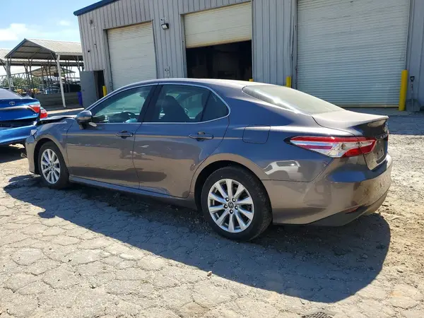4T1B11HKXJU641888 2018 TOYOTA CAMRY - Image 2