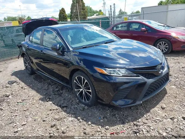 4T1B11HKXJU643561 2018 TOYOTA CAMRY - Image 1