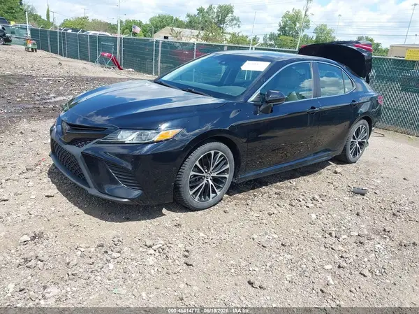 4T1B11HKXJU643561 2018 TOYOTA CAMRY - Image 2