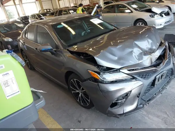 4T1B11HKXJU645942 2018 TOYOTA CAMRY - Image 1