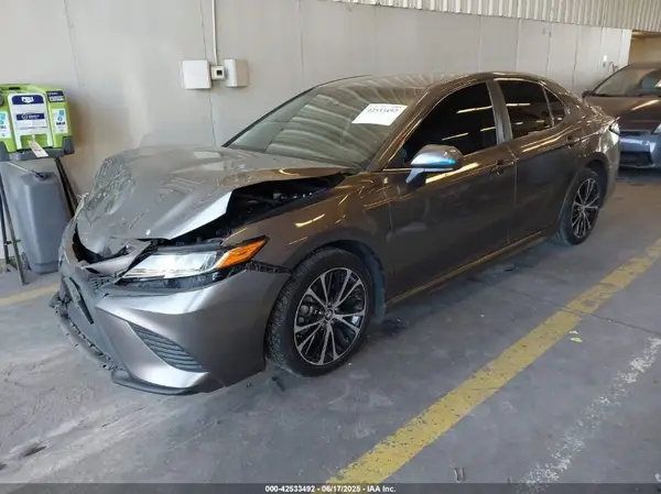 4T1B11HKXJU645942 2018 TOYOTA CAMRY - Image 2