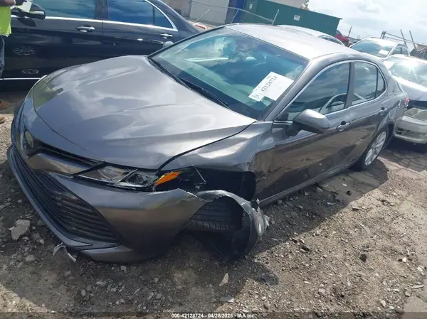 4T1B11HKXJU647142 2018 TOYOTA CAMRY - Image 2