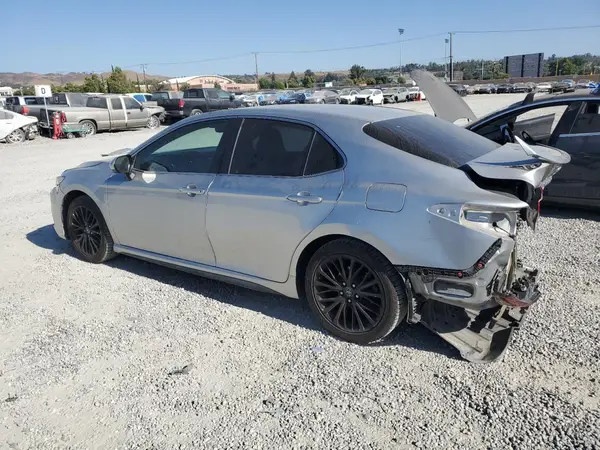 4T1B11HKXJU647190 2018 TOYOTA CAMRY - Image 2