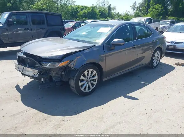 4T1B11HKXJU647271 2018 TOYOTA CAMRY - Image 2