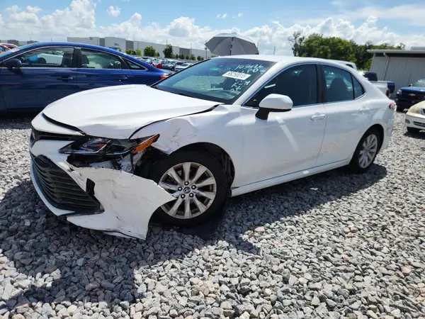 4T1B11HKXJU648405 2018 TOYOTA CAMRY - Image 1