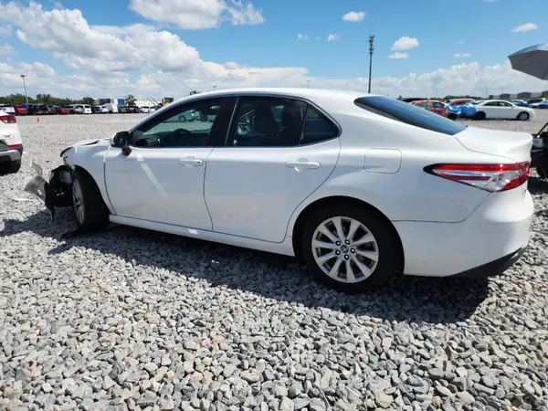4T1B11HKXJU648405 2018 TOYOTA CAMRY - Image 2