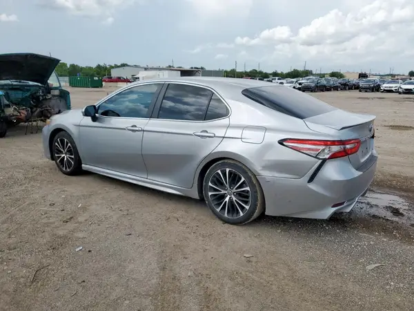 4T1B11HKXJU648615 2018 TOYOTA CAMRY - Image 2