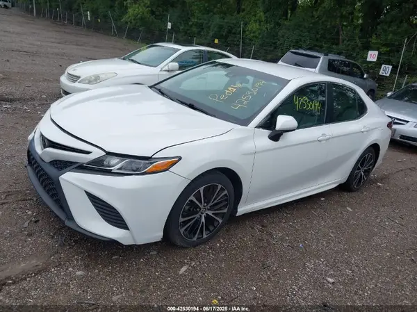 4T1B11HKXJU649067 2018 TOYOTA CAMRY - Image 2