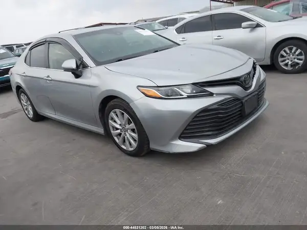 4T1B11HKXJU649375 2018 TOYOTA CAMRY - Image 1