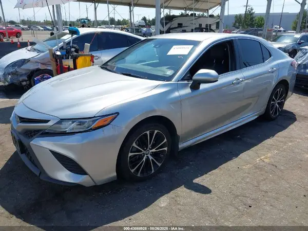 4T1B11HKXJU649604 2018 TOYOTA CAMRY - Image 2