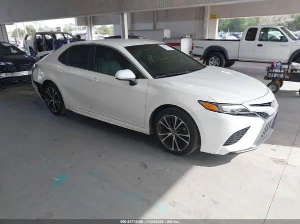 4T1B11HKXJU651353 2018 TOYOTA CAMRY - Image 1