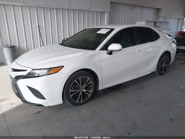 4T1B11HKXJU651353 2018 TOYOTA CAMRY - Image 2