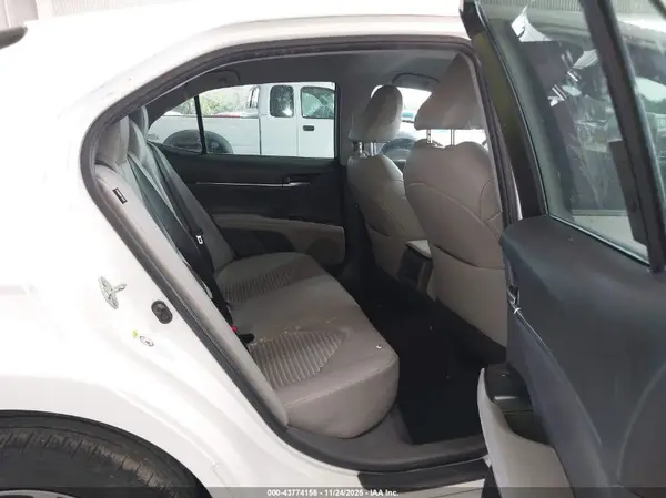 4T1B11HKXJU651353 2018 TOYOTA CAMRY - Image 8
